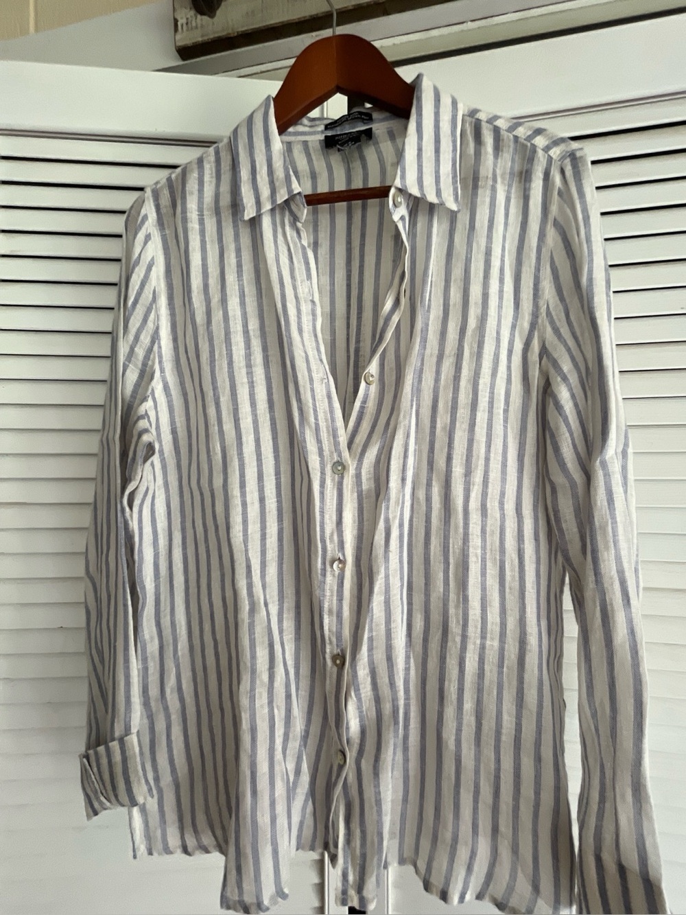 Striped Linen Button-Up Blouse in Light Blue and White - Jones & Co. size M